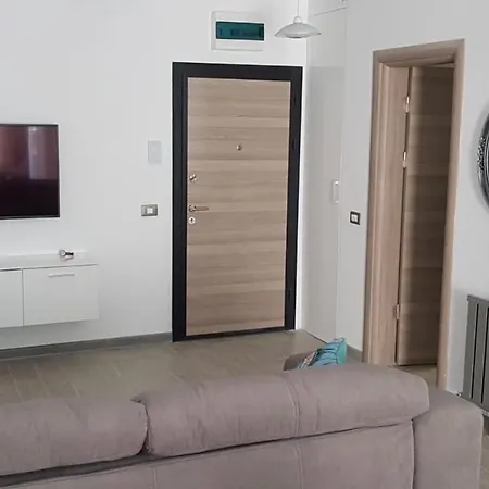 Bright And Sunny Apartment