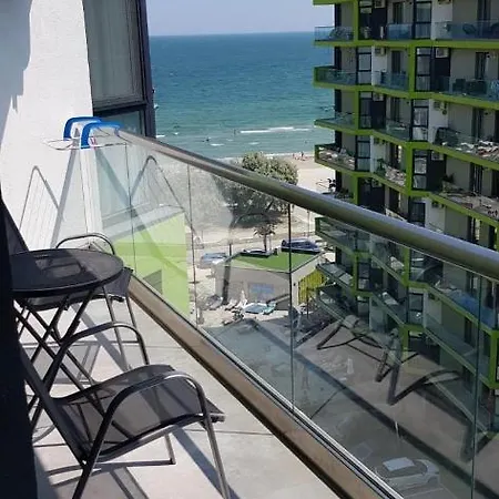 Apartment Bright And Sunny *